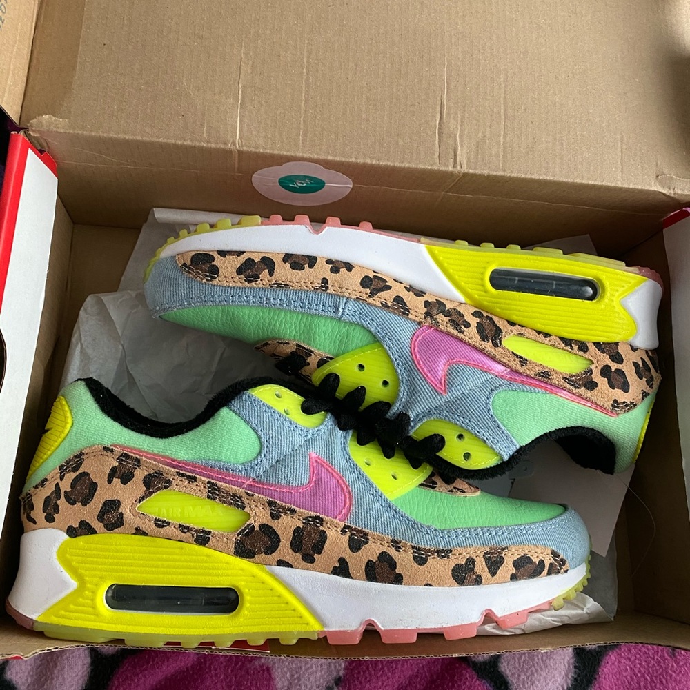Women Nike Air Max 90 size 8